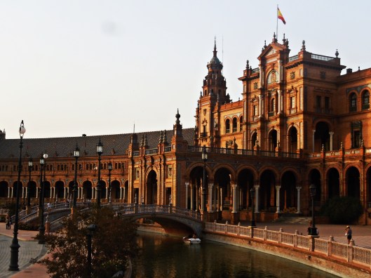 Plaza_de_España_in_the_Maria_Luisa_Park,_Seville_Spain-_VIII