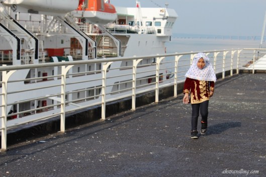 snq-view-kapal-sandar-4-junior-playing-near-anchored-ship